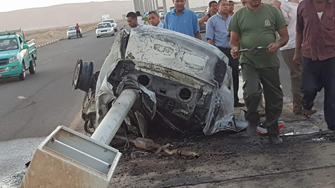 إصابة 3 فى تصادم سيارتين بعامود إنارة بطريق الجونة بالغردقة إصابة 3 فى تصادم سيارتين بعامود إنارة بطريق الجونة بالغردقة