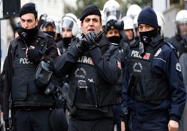 قوات الأمن التركي توقف 16 شخصا في اسطنبول يشتبه في انتمائهم قوات الأمن التركي توقف 16 شخصا في اسطنبول يشتبه في انتمائهم