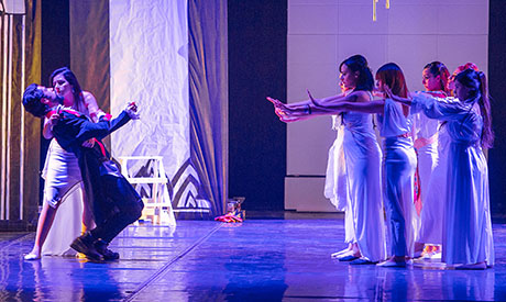 عرض بالمهرجان الدولي للمسرح التجريبي - أرشيف