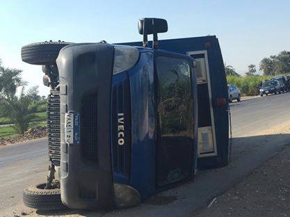  إصابة سائق ومجند في إنقلاب سيارة شرطة ببني سويف 