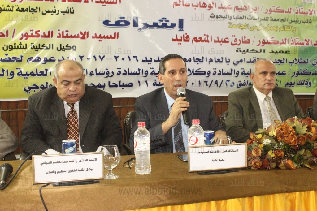 رئيس جامعة طنطا يلتقي بالطلاب في ثاني أيام الدراسة رئيس جامعة طنطا يلتقي بالطلاب في ثاني أيام الدراسة