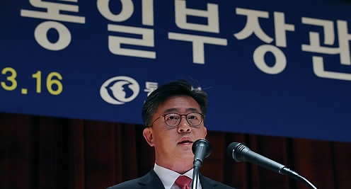  وزير الوحدة فى كوريا الجنوبية هونغ يونغ بيو