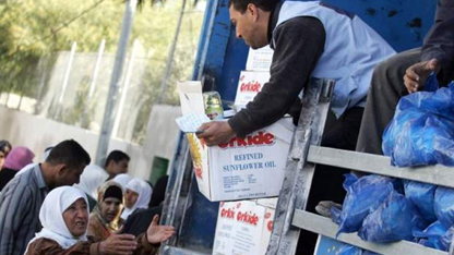 الشعب السورى يعيش على المساعدات الانسانية الشعب السورى يعيش على المساعدات الانسانية