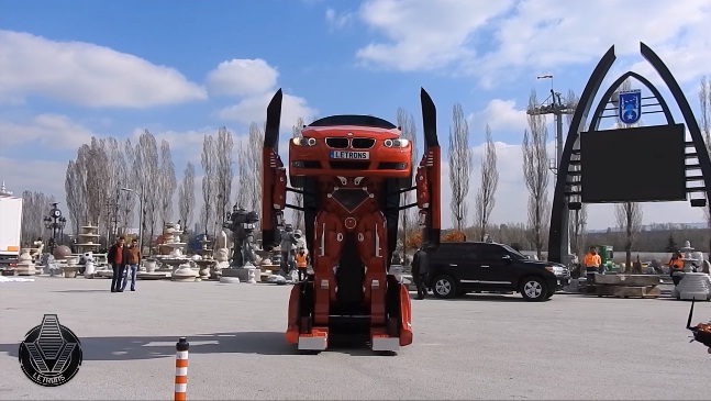 روبوت عملاق