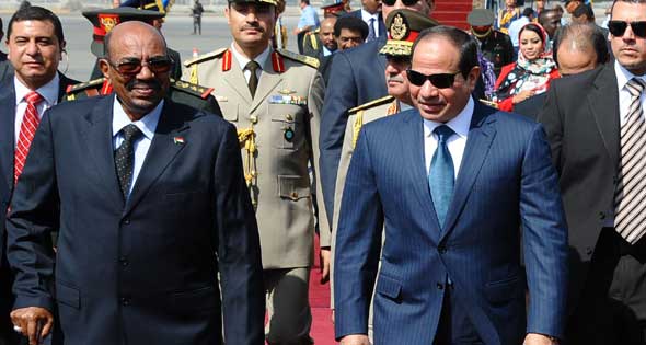 الرئيس عبد الفتاح السيسي ونظيره السوداني عمر البشير