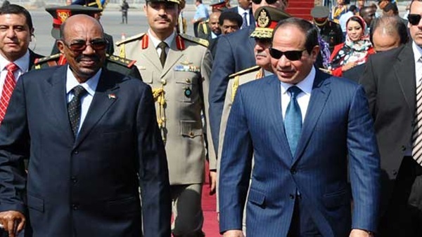 الرئيس عبد الفتاح السيسى ونظيره عمر البشير الرئيس عبد الفتاح السيسى ونظيره عمر البشير
