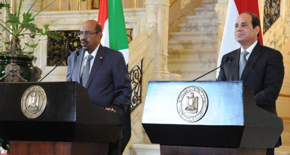 الرئيس عبد الفتاح السيسي و نظيره السوداني عمر البشير