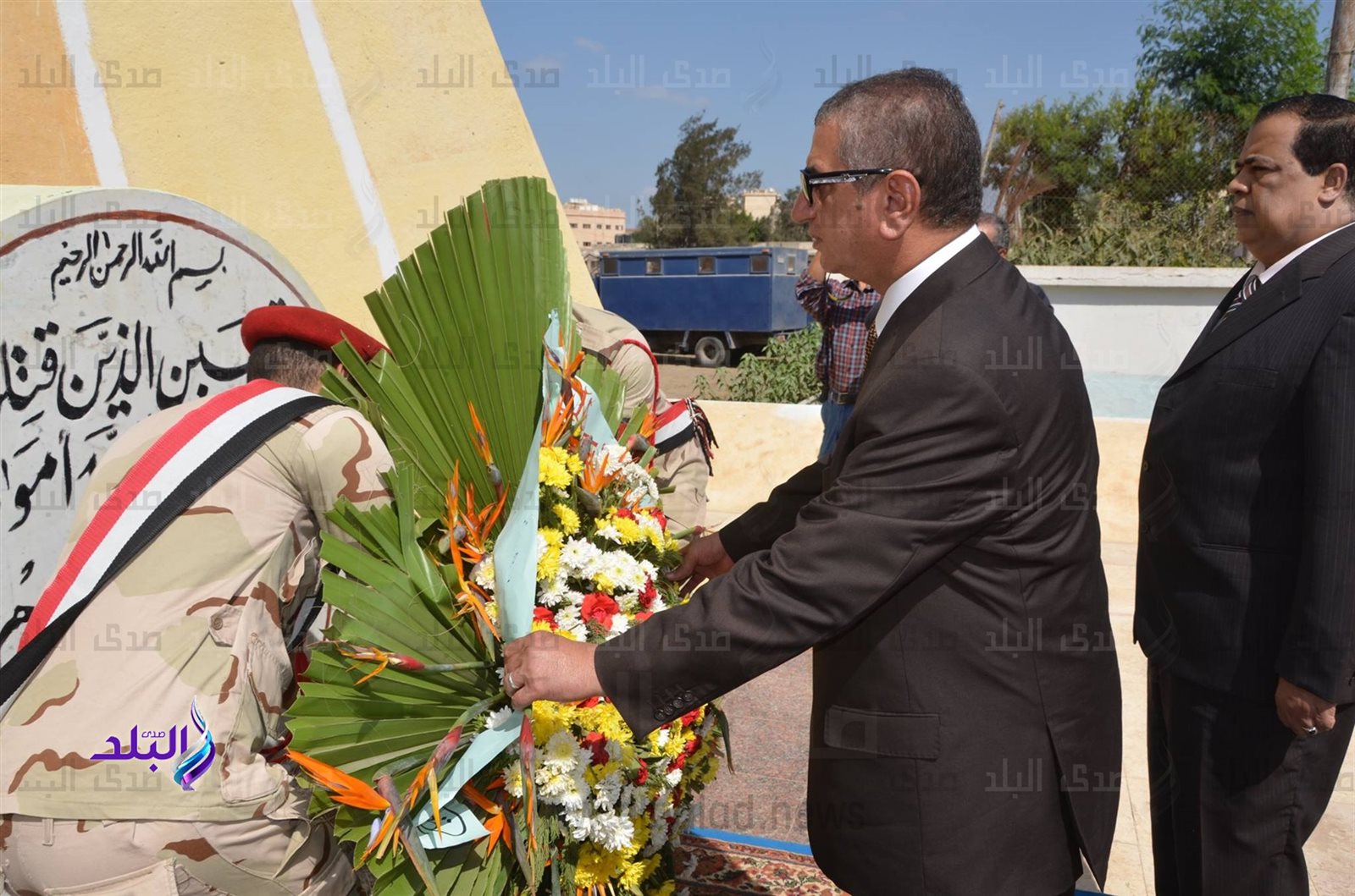 محافظ كفرالشيخ يضع إكليل الزهور 