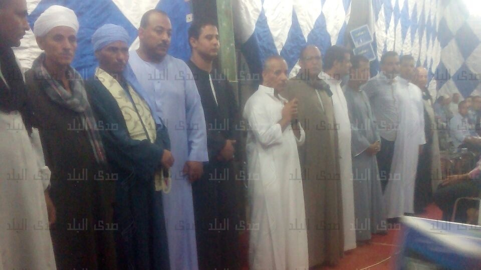 الإعلامى أحمد موسى أثناء تلقيه العزاء