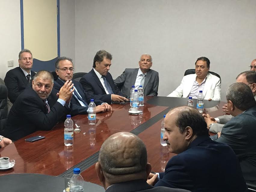 وزير الصحة خلال اجتماعه بقيادات محافظة البحر الاحمر وزير الصحة خلال اجتماعه بقيادات محافظة البحر الاحمر