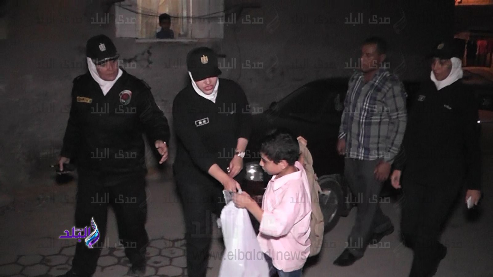 الطفل أثناء عودته لبيته