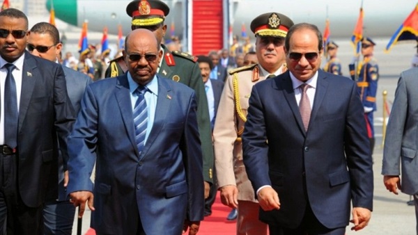 الرئيسان عبد الفتاح السيسى وعمر البشير الرئيسان عبد الفتاح السيسى وعمر البشير