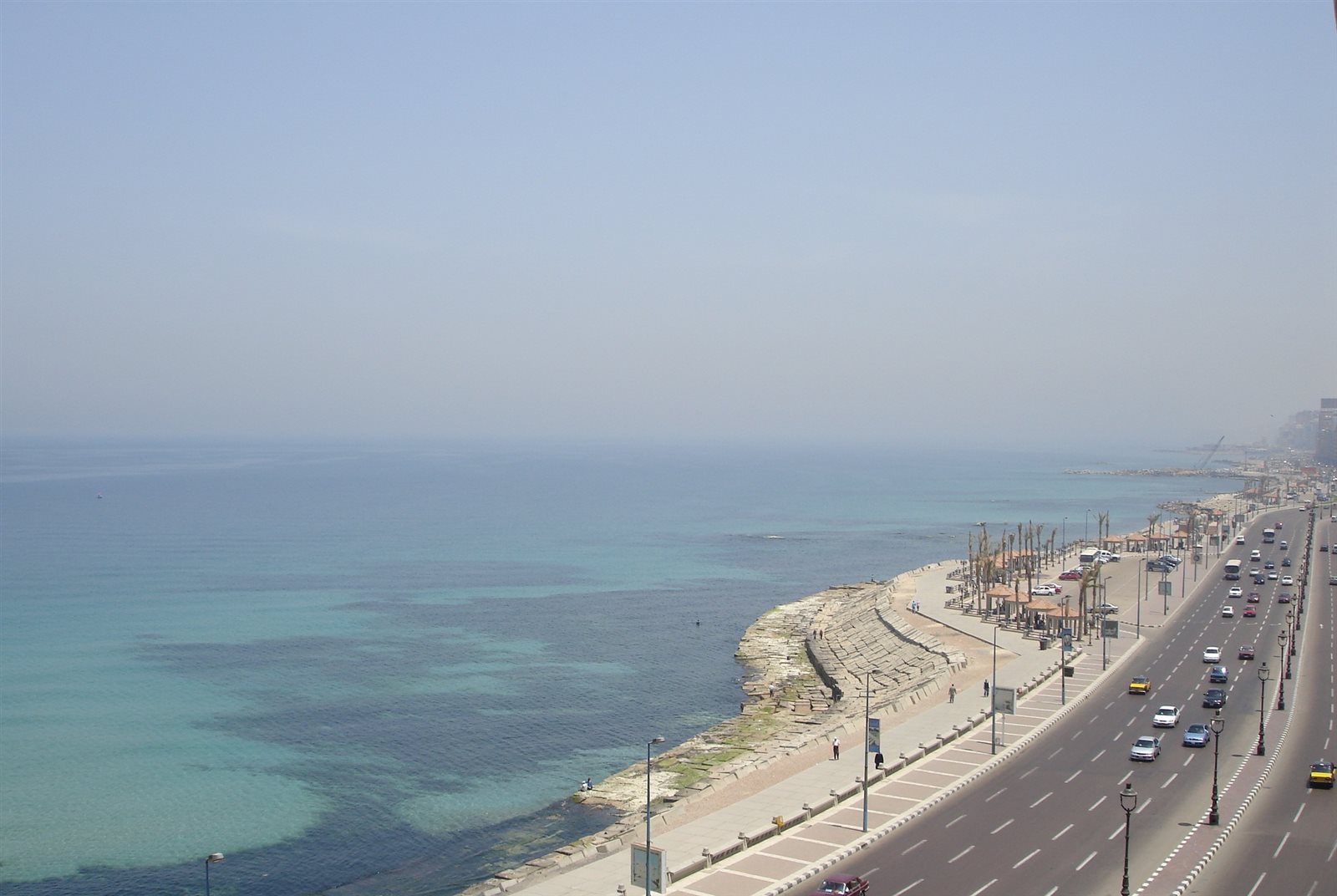 شواطىء بالإسكندرية