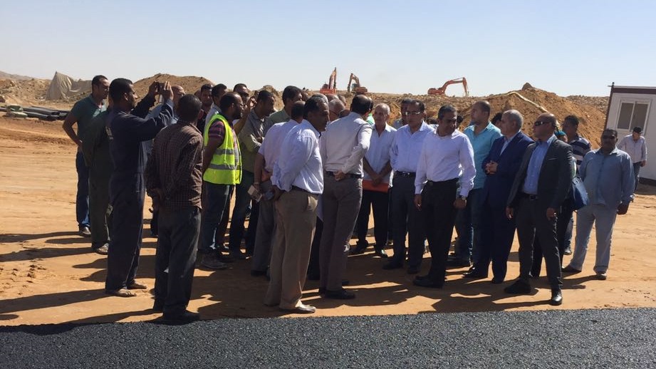 جانب من زيارة وزير الإسكان لمشروع بيت الوطن بالقاهرة الجديدة جانب من زيارة وزير الإسكان لمشروع بيت الوطن بالقاهرة الجديدة