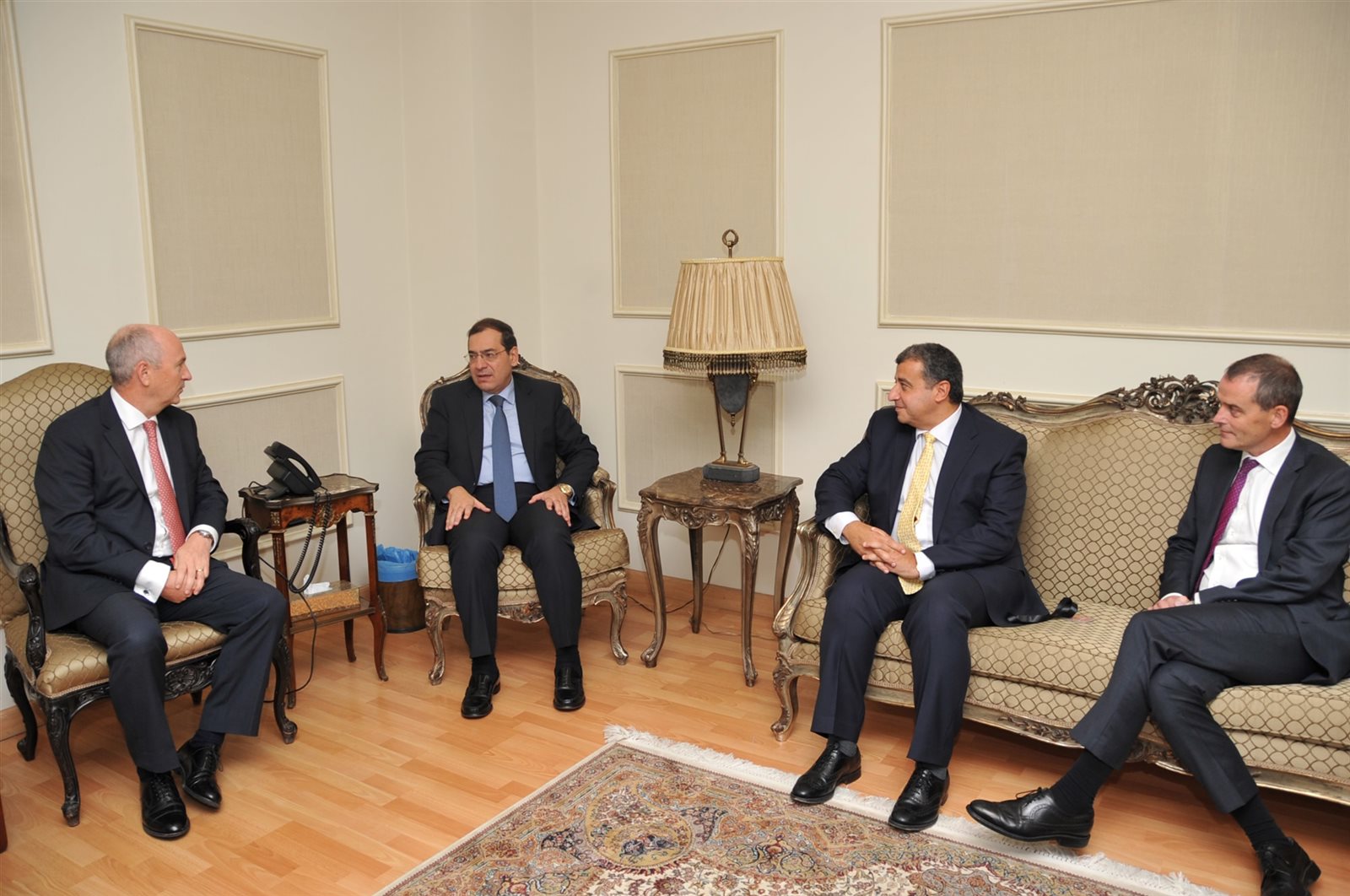 وزير البترول أثناء اللقاء 