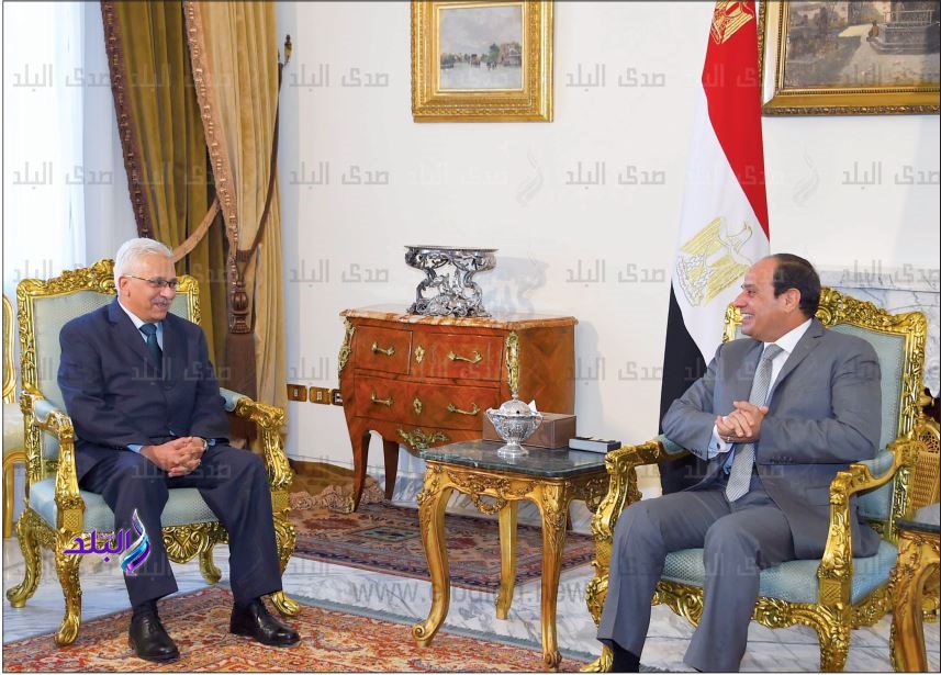 الرئيس عبد الفتاح السيسي مع رئيس تحرير الاهرام 