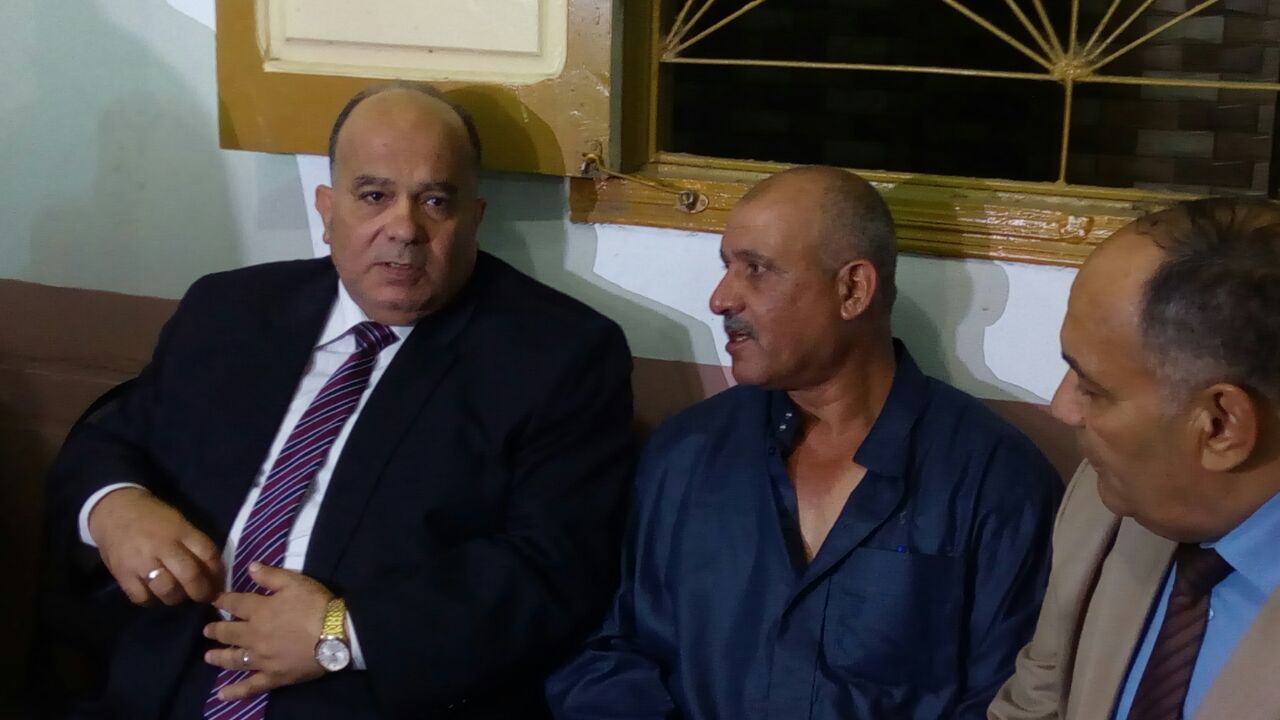 محافظ الدقهلية يقدم واجب العزاء فى شهيد سيناء 