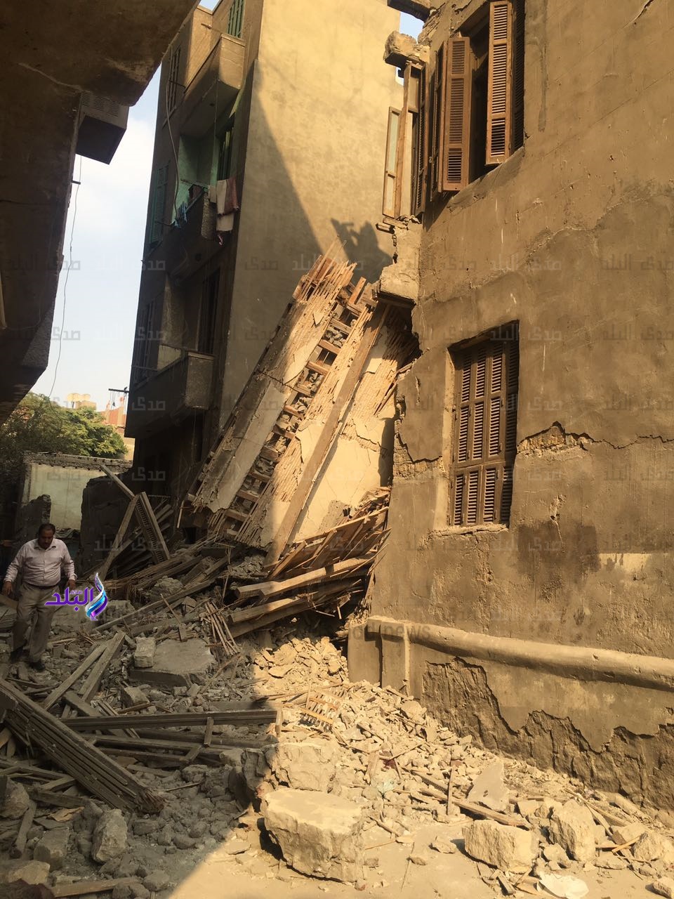 العقار المنهار