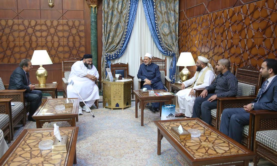 شيخ الأزهر خلال لقاء رئيس مجلس علماء باكستان  شيخ الأزهر خلال لقاء رئيس مجلس علماء باكستان