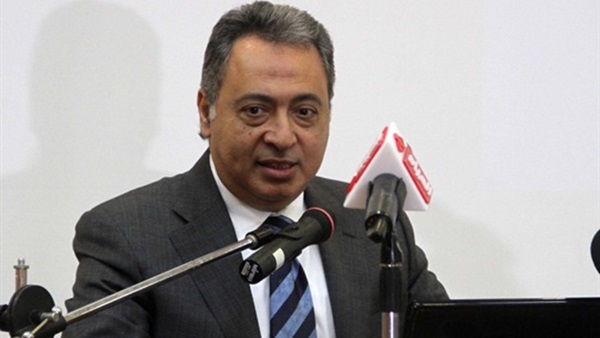  الدكتور احمد عماد الدين راضى وزير الصحة 