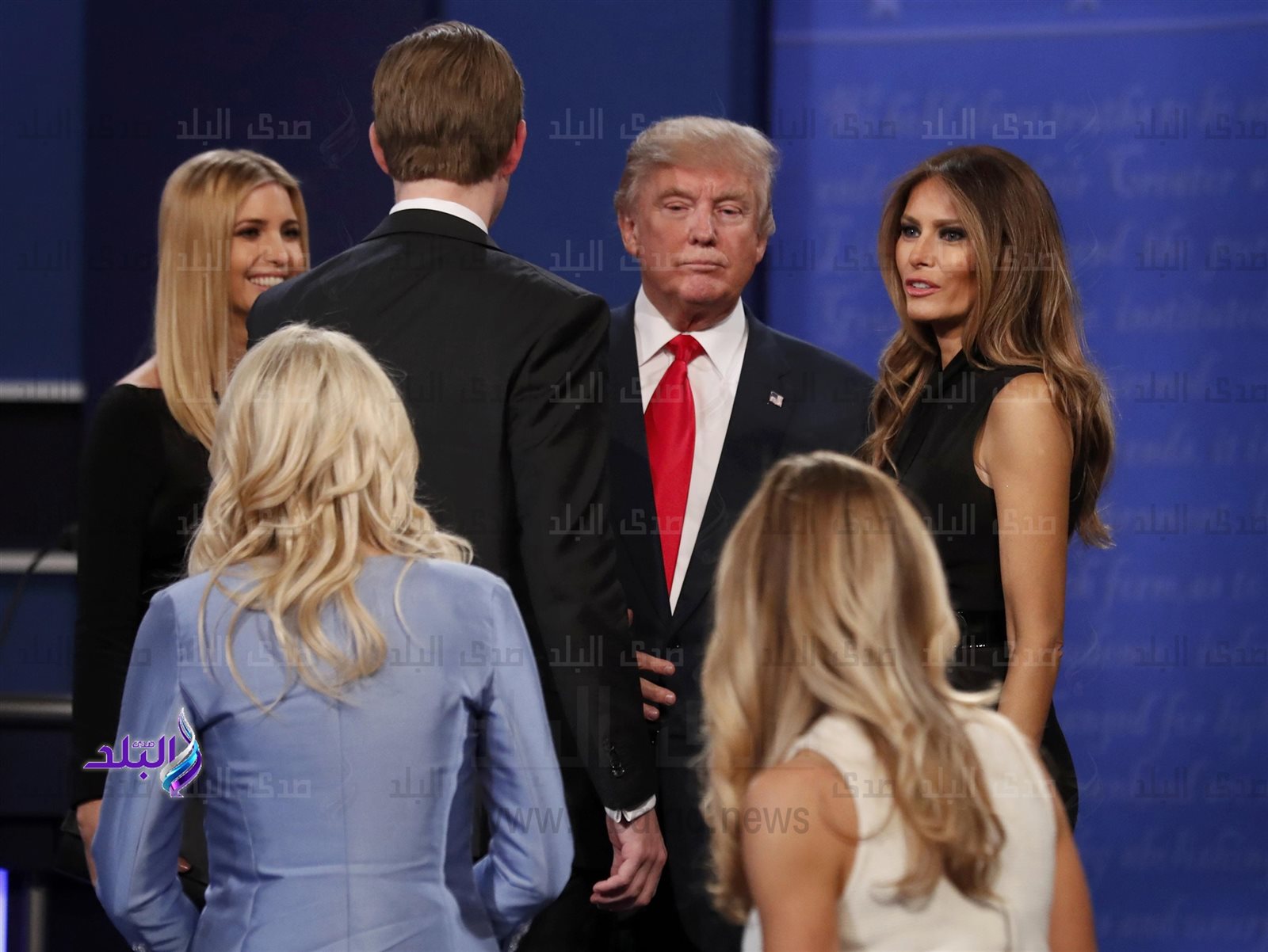 ترامب يهرب من مشكلاته مع النساء