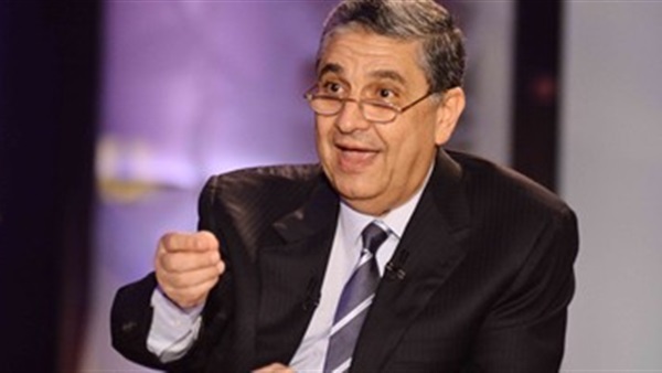 وزير الكهرباء والطاقة المتجددة الدكتور محمد شاكر وزير الكهرباء والطاقة المتجددة الدكتور محمد شاكر