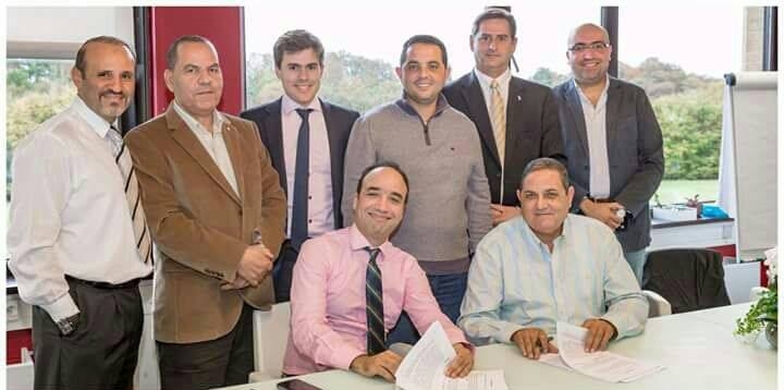 جانب من التوقيع 