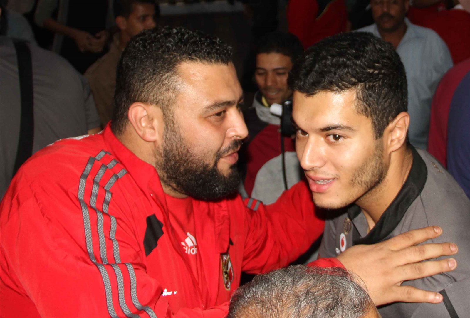 "أولتراس اهلاوي" و"طاهر" في استقبال ابطال يد افريقيا