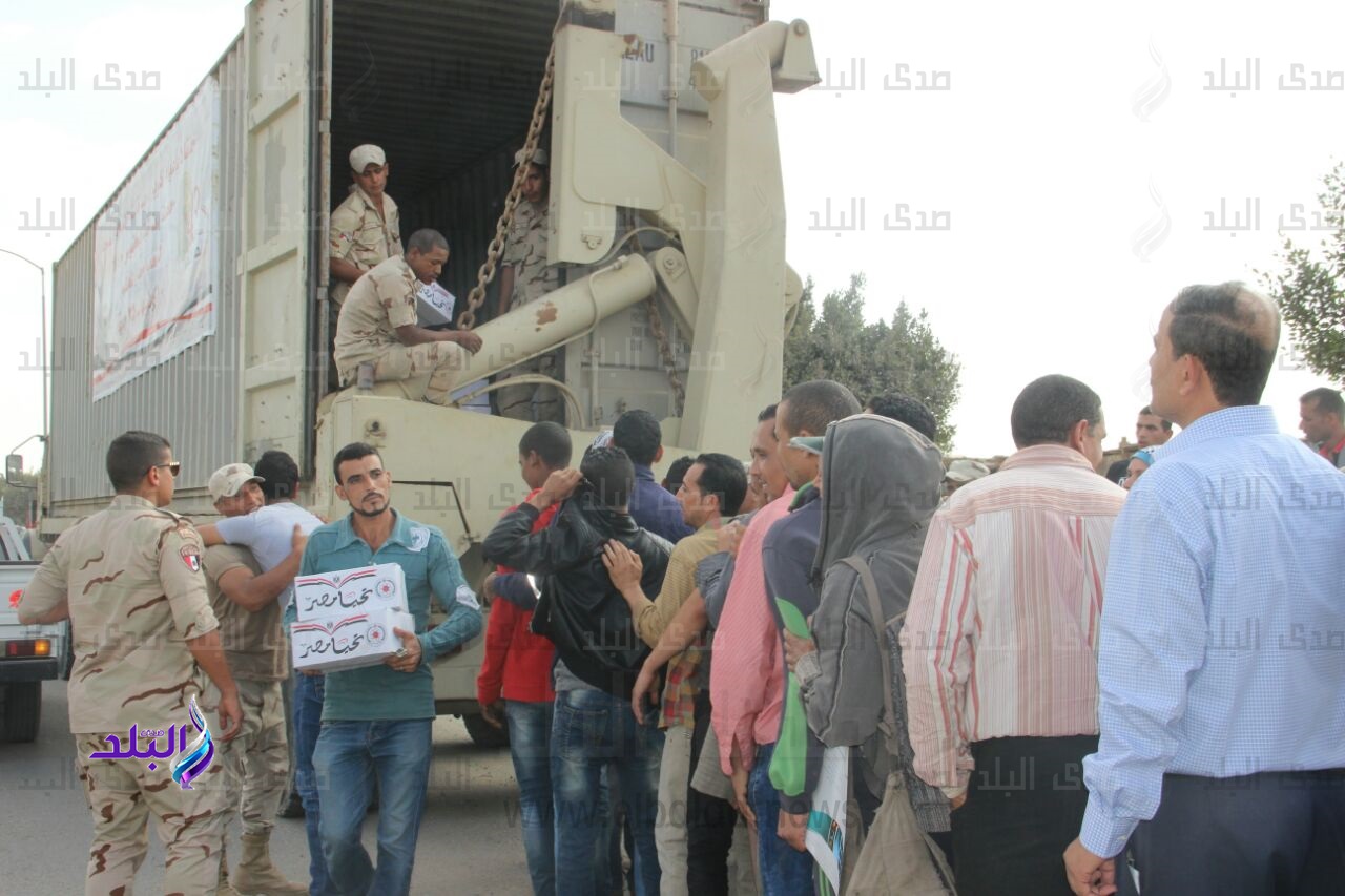 الجيش يواصل توزيع مواد غذائية بنصف الثمن