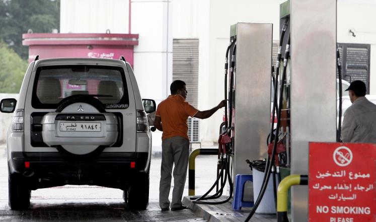 الحكومة ترفع أسعار البنزين - أرشيفية
