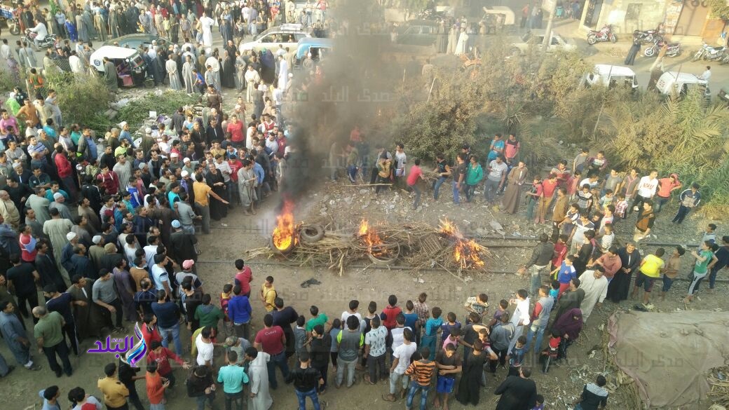 قطار يدهس طفلين بالمنوفية والأهالى يقطعون خط السكة الحديد 