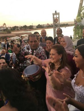 دلال عبد العزيز ترقص في حفل زفاف "إيمي" وحسن الرداد