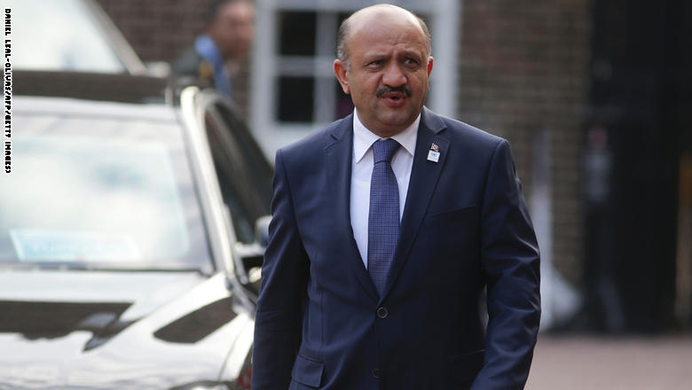 وزير الدفاع التركي فكري ايشيق