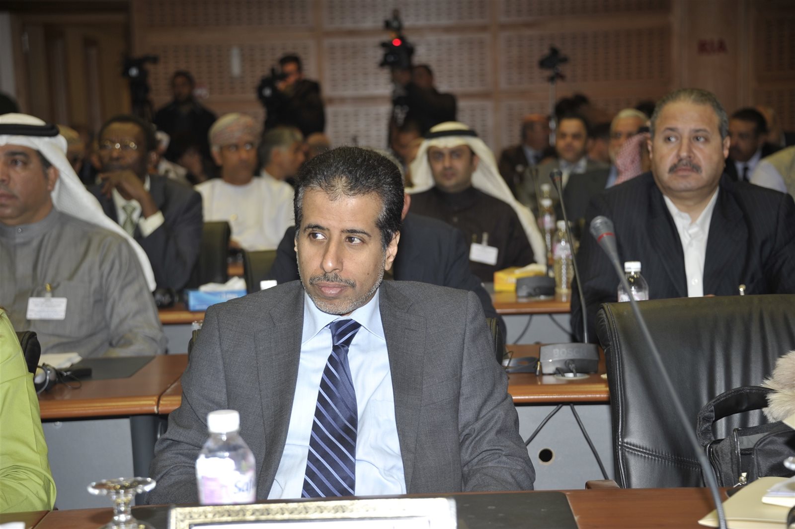 ... معالي الدكتور محمد بن علي كومان الامين العام لمجلس وزراء