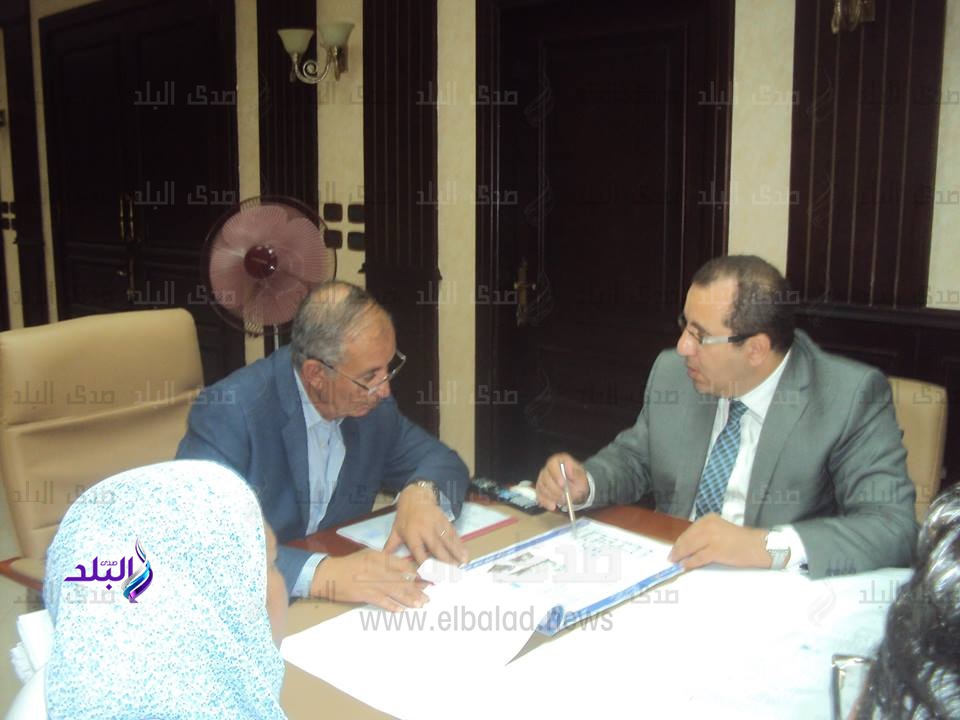 محافظ البحر الاحمر يناقش الموقف التنفيذي لمشروعات تطوير العش محافظ البحر الاحمر يناقش الموقف التنفيذي لمشروعات تطوير العش
