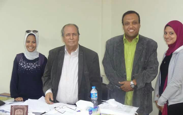 الراحل وسط تلاميذه 