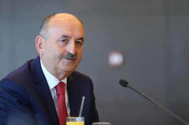 محمد مؤذن أوغلو وزير العمل التركي محمد مؤذن أوغلو وزير العمل التركي