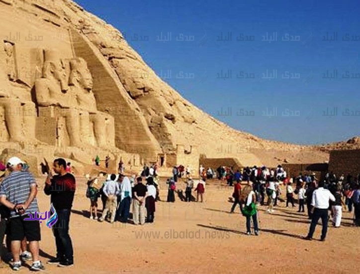 وصول فوج سياحي لمعبد رمسيس بأبو سمبل وصول فوج سياحي لمعبد رمسيس بأبو سمبل
