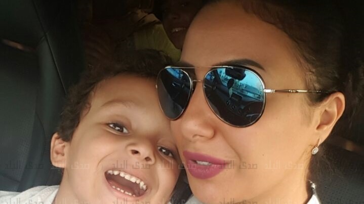 زوجة إبراهيم سعيد وإبنها زوجة إبراهيم سعيد وإبنها
