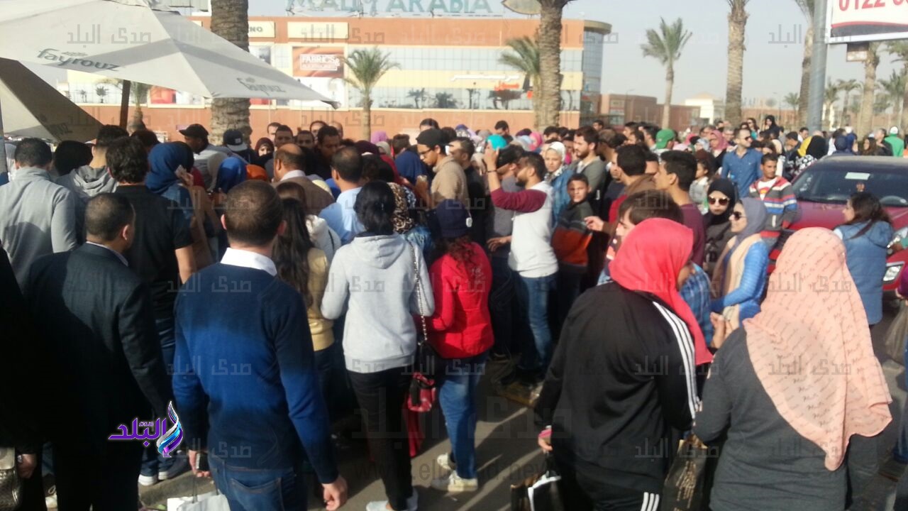 إقبال كبير من المصريين على المولات فى الجمعة البيضاء 