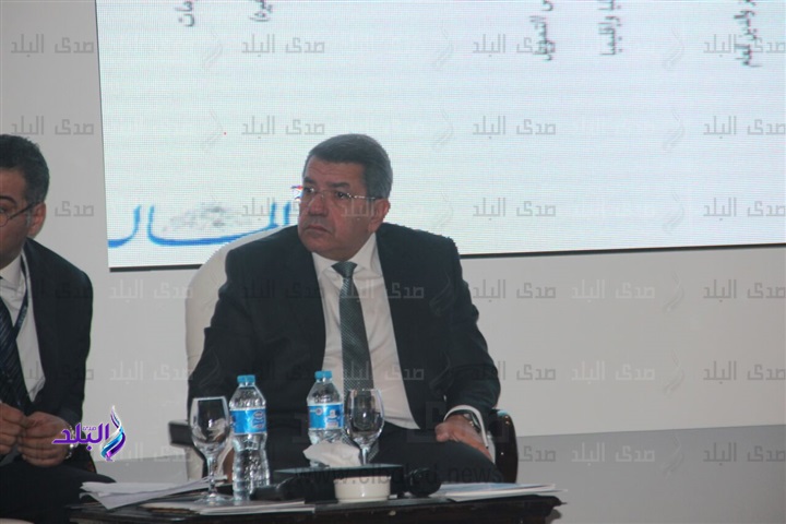 وزير المالية خلال المؤتمر