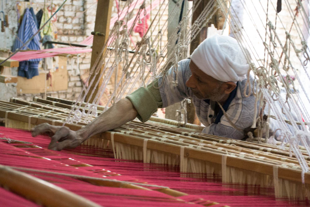 الدولة تسعى لتطوير الصعيد وتنمية الصناعة فيه - صورة أرشيفية