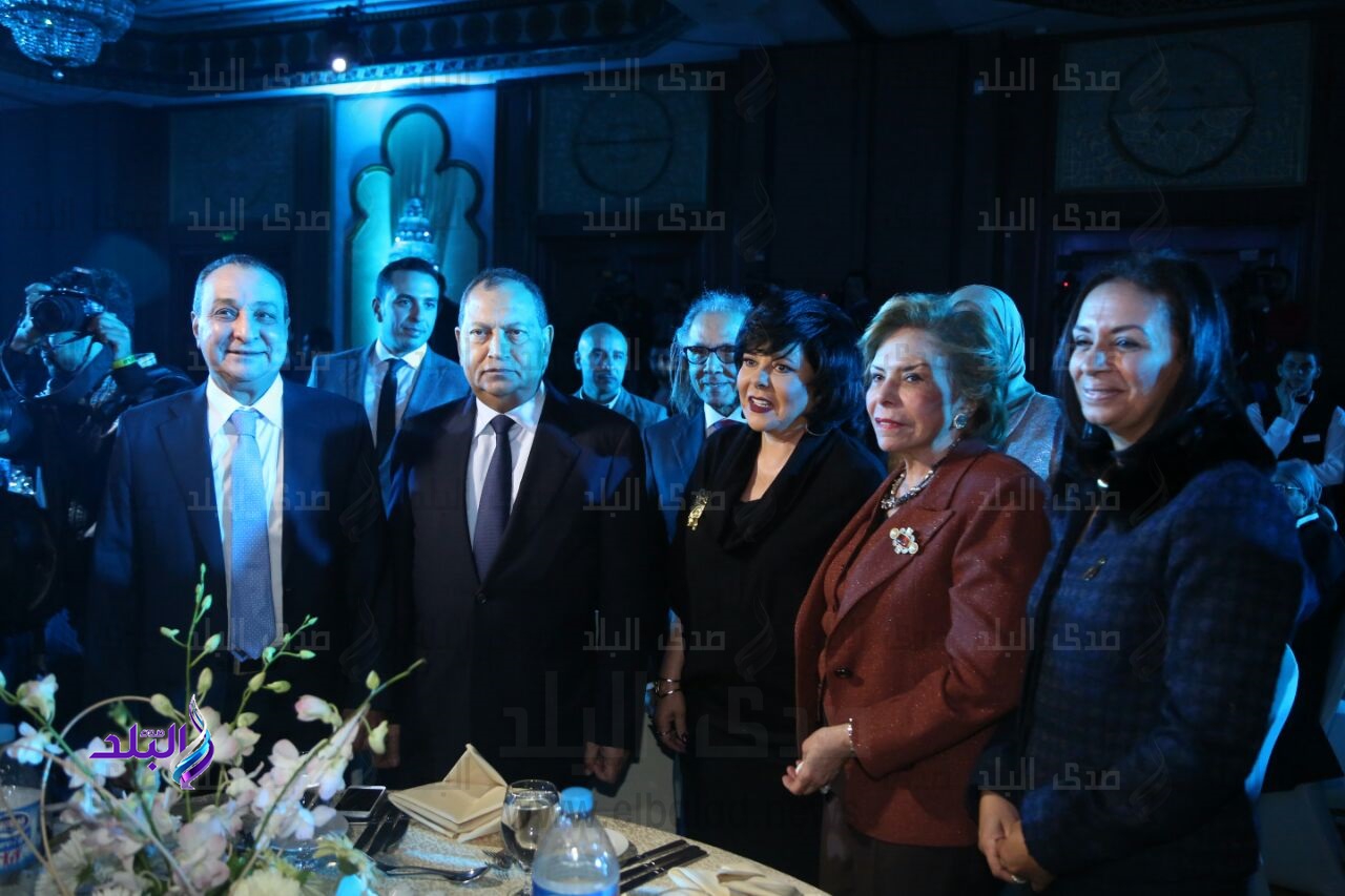إسعاد يونس توقع «زى ما بقولك كده» بحضور الكتاب والصحفيين