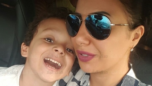زوجة إبراهيم سعيد وإبنه زوجة إبراهيم سعيد وإبنه