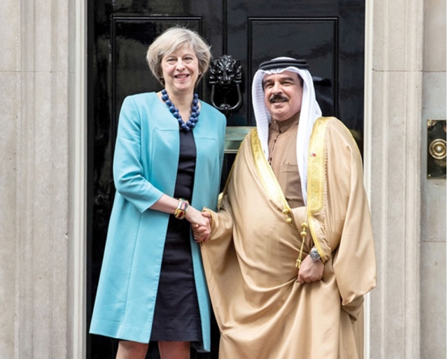ملك البحرين وتريزا ماي رئيس وزراء بريطانيا ملك البحرين وتريزا ماي رئيس وزراء بريطانيا