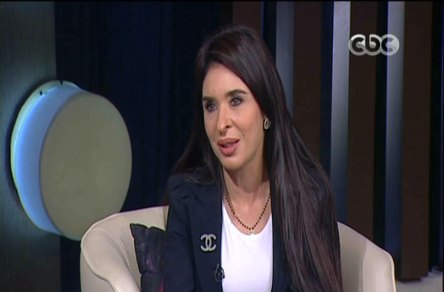 الراقصة الاستعراضية دينا