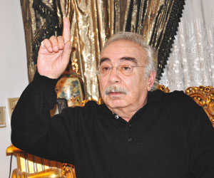الكاتب الكبير محمود أبو زيد الكاتب الكبير محمود أبو زيد
