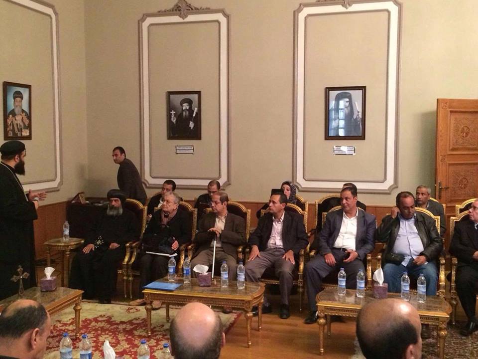 الصحفيين اثناء تقديم العزاء الصحفيين اثناء تقديم العزاء