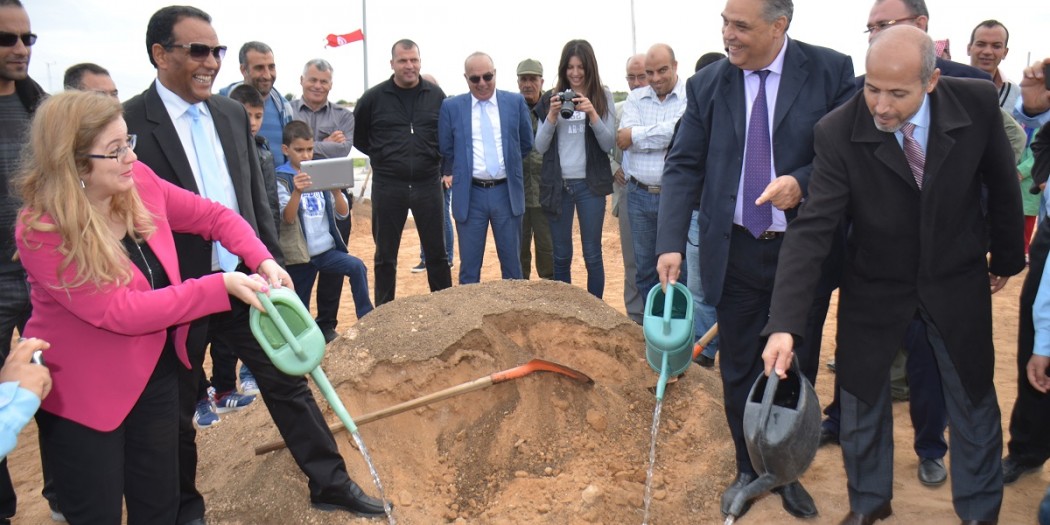 وزيرة الطاقةالمتجددة التونسية هالة شيخ روحه وزيرة الطاقةالمتجددة التونسية هالة شيخ روحه