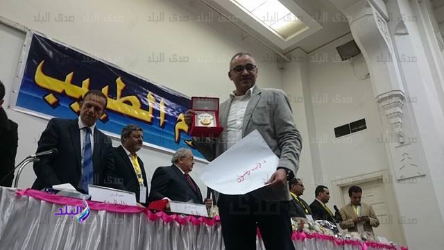 جانب من التكريم جانب من التكريم
